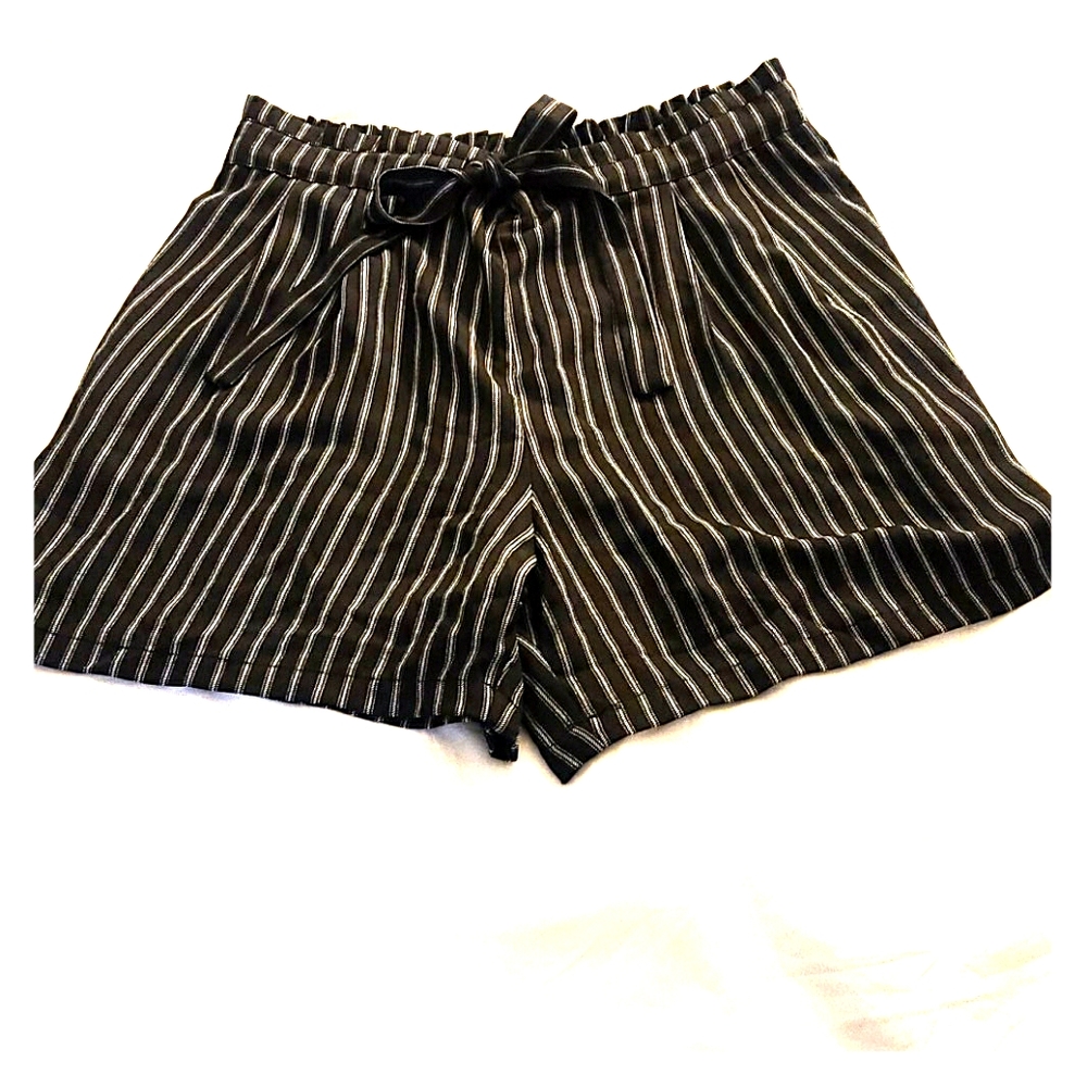 Pleated dress shorts